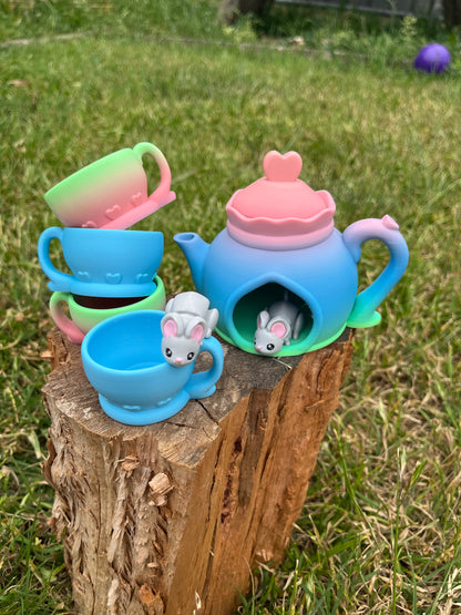 TEAPOT HOUSE SET (Inc 2 mice)